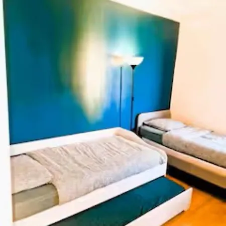 Apartment 7 People, 5 Minutes Paris, Metro, Parking Saint-Denis (Seine-Saint-Denis)