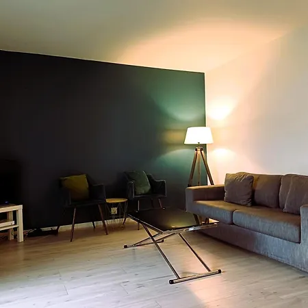 7 People, 5 Minutes Paris, Metro, Parking Apartment *
